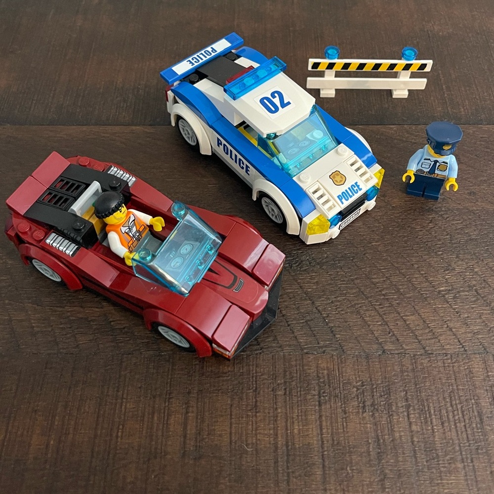 Lego City *RETIRED* 60138 High Speed Chase 294 pcs Ages 5-12